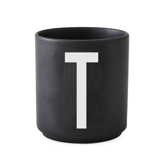 Design Letters kuppi musta T