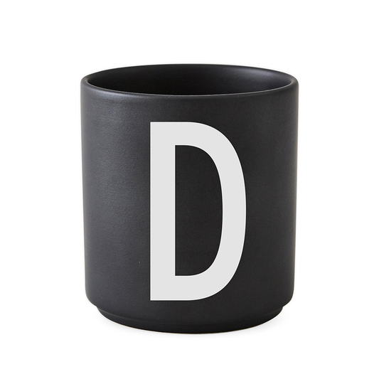 Design Letters kuppi musta D