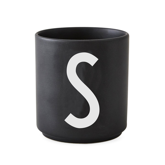Design Letters kuppi musta S