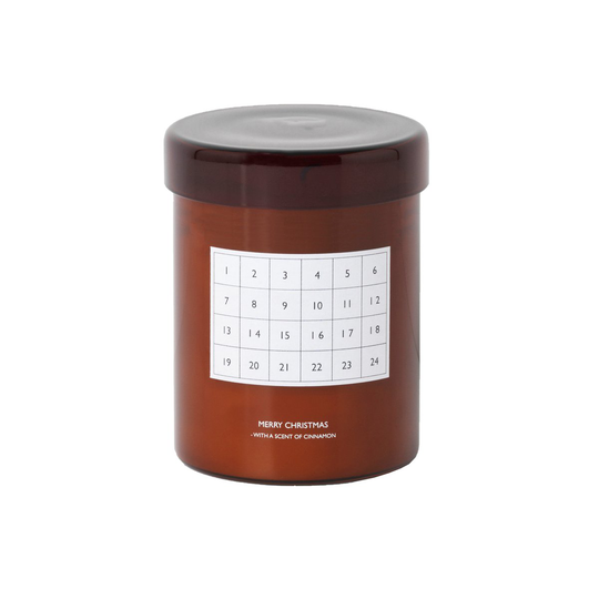 Christmas Calendar -tuoksukynttilä Punaruskea