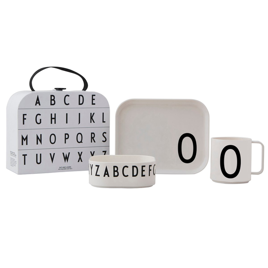 Design Letters lasten tarjoilusetti O