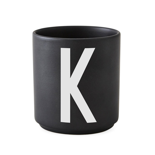 Design Letters kuppi musta K