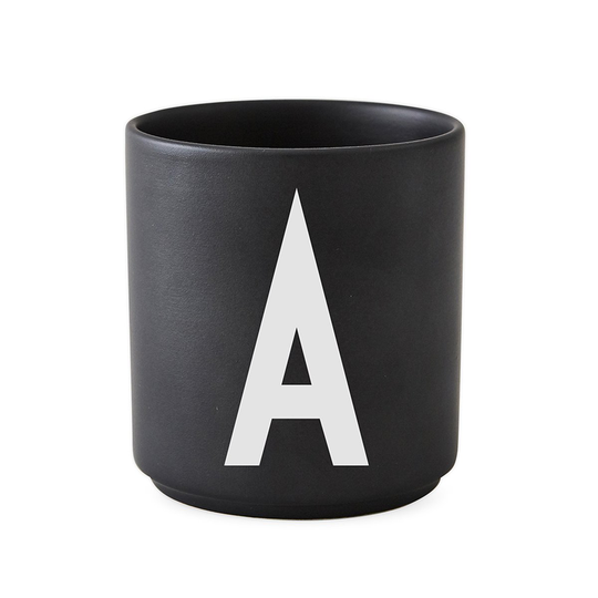 Design Letters kuppi musta A