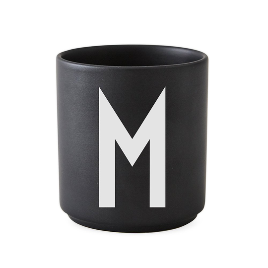 Design Letters kuppi musta M