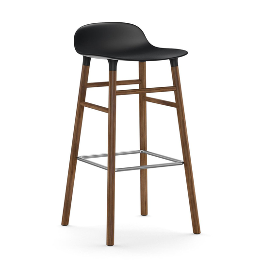 Form Chair baarijakkara pähkinäjalat musta