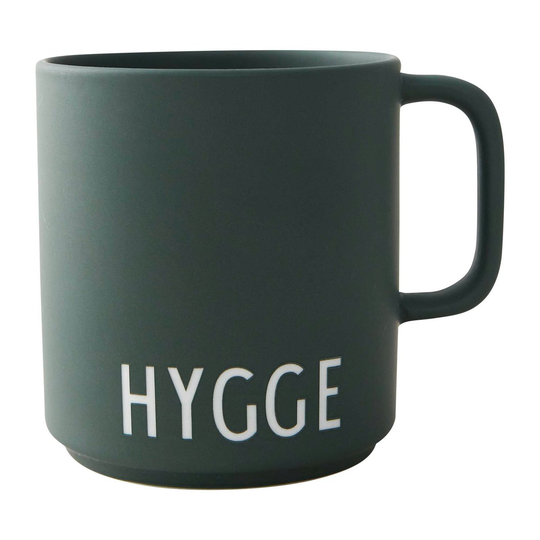 Design Letters -suosikkikuppi kahvalla 25 cl Hygge-dark green