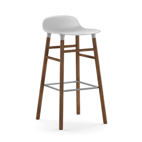 Form Chair baarijakkara pähkinäjalat valkoinen