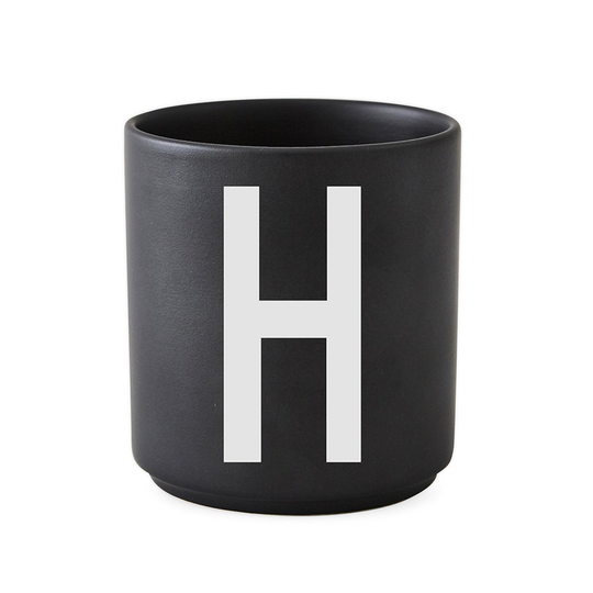Design Letters kuppi musta H