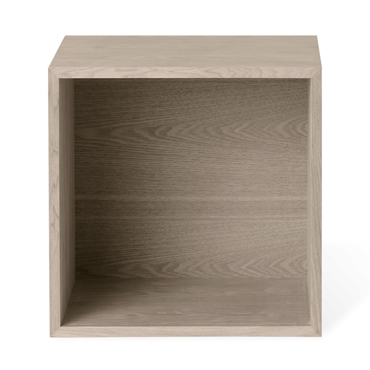 Stacked 2.0 hyllyjärjestelmä taustalevyllä, medium tammi